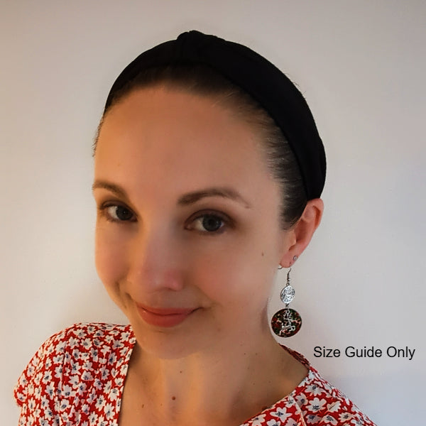 Woman wearing Vixen angles as a size guide.